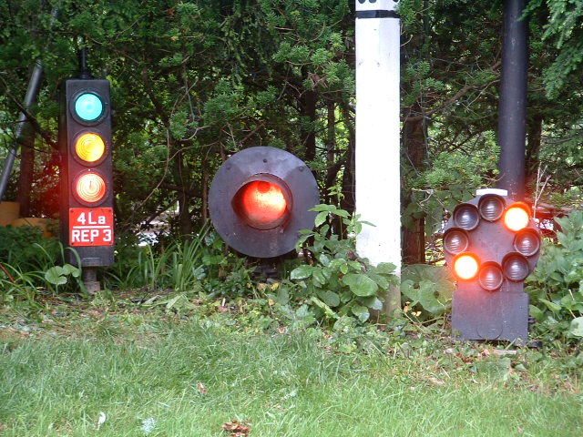 7 1/2" O M.V Products 14" HO & 10" S Gauge Red Railroad Signal Light #L160 